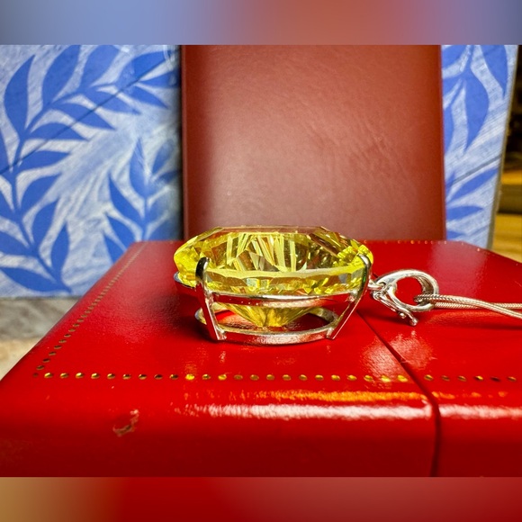 Oval shaped Modern Cut Yellow Quartz Necklace - Picture 9 of 10
